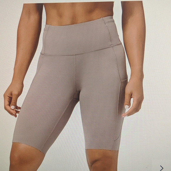 Lululemon Fast and Free short 10" non reflective - Picture 3 of 3